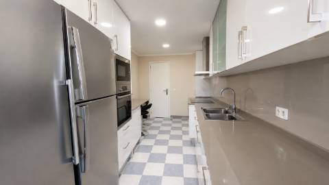 T3 Duplex Semi-Renovado no Cacém