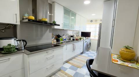 T3 Duplex Semi-Renovado no Cacém