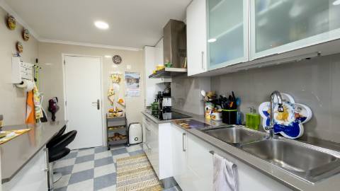 T3 Duplex Semi-Renovado no Cacém
