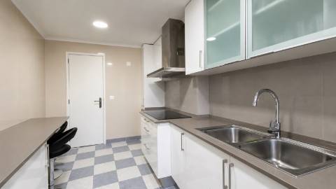 T3 Duplex Semi-Renovado no Cacém