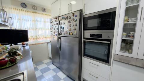 T3 Duplex Semi-Renovado no Cacém