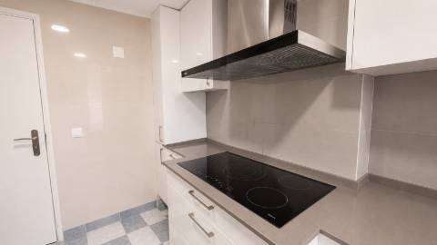 T3 Duplex Semi-Renovado no Cacém