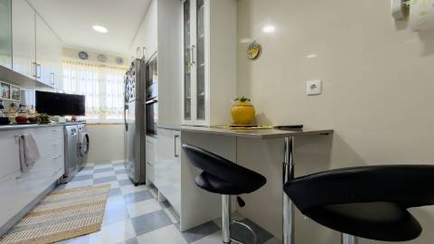 T3 Duplex Semi-Renovado no Cacém