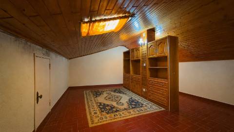 T3 Duplex Semi-Renovado no Cacém