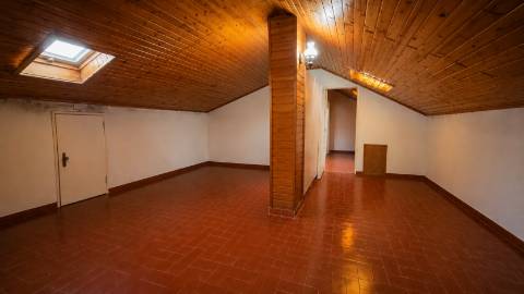 T3 Duplex Semi-Renovado no Cacém