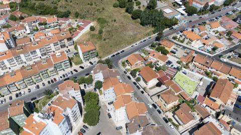 T3 Duplex Semi-Renovado no Cacém