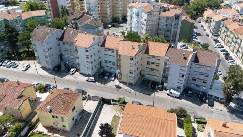T3 Duplex Semi-Renovado no Cacém