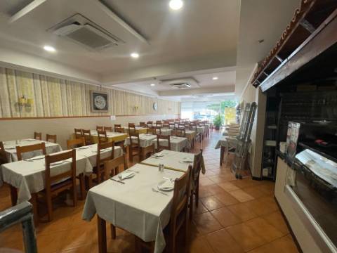 Excelente oportunidade, bar/restaurante referência no centro histórico de Alverca