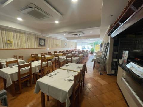 Excelente oportunidade, bar/restaurante referência no centro histórico de Alverca
