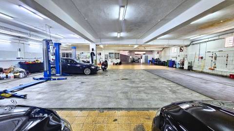 Armazém Multifuncional na Damaia - Amadora com 713 m²