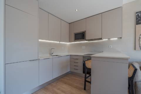 Fully Renovated 1-Bedroom Apartment | Furnished | 2 Balconies | Monte Estoril