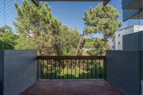 Fully Renovated 1-Bedroom Apartment | Furnished | 2 Balconies | Monte Estoril