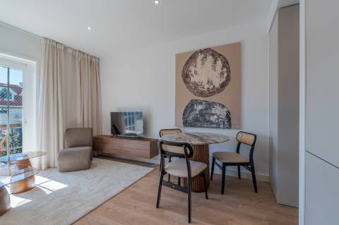 Fully Renovated 1-Bedroom Apartment | Furnished | 2 Balconies | Monte Estoril
