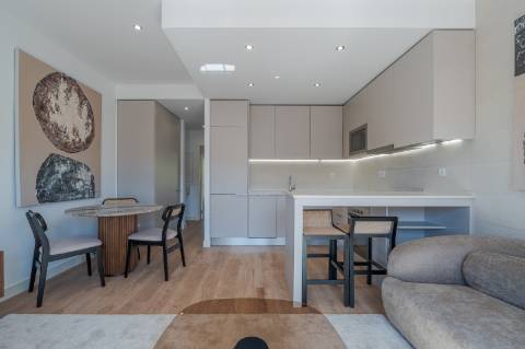 Fully Renovated 1-Bedroom Apartment | Furnished | 2 Balconies | Monte Estoril