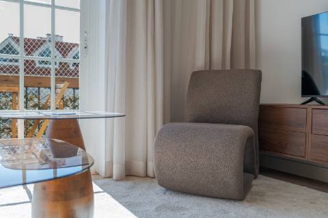 Fully Renovated 1-Bedroom Apartment | Furnished | 2 Balconies | Monte Estoril