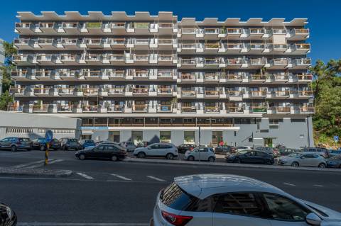 Fully Renovated 1-Bedroom Apartment | Furnished | 2 Balconies | Monte Estoril