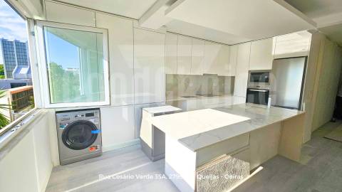 T2 Totalmente Remodelado no Centro de Queijas | 88 m² | Excelente Localização