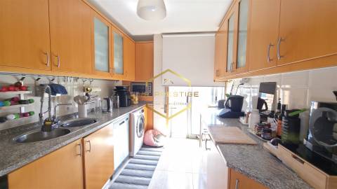 Apartamento T2 com Garagem, Arrumos e Excelente Localização – Póvoa de Varzim
