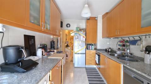 Apartamento T2 com Garagem, Arrumos e Excelente Localização – Póvoa de Varzim