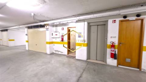 Apartamento T2 com Garagem, Arrumos e Excelente Localização – Póvoa de Varzim