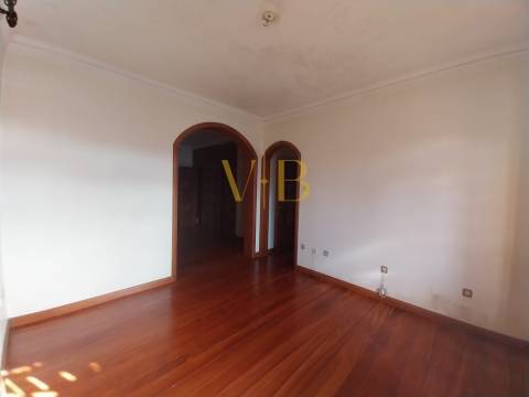 Moradia T4 com Excelente Potencial no Centro da Cidade