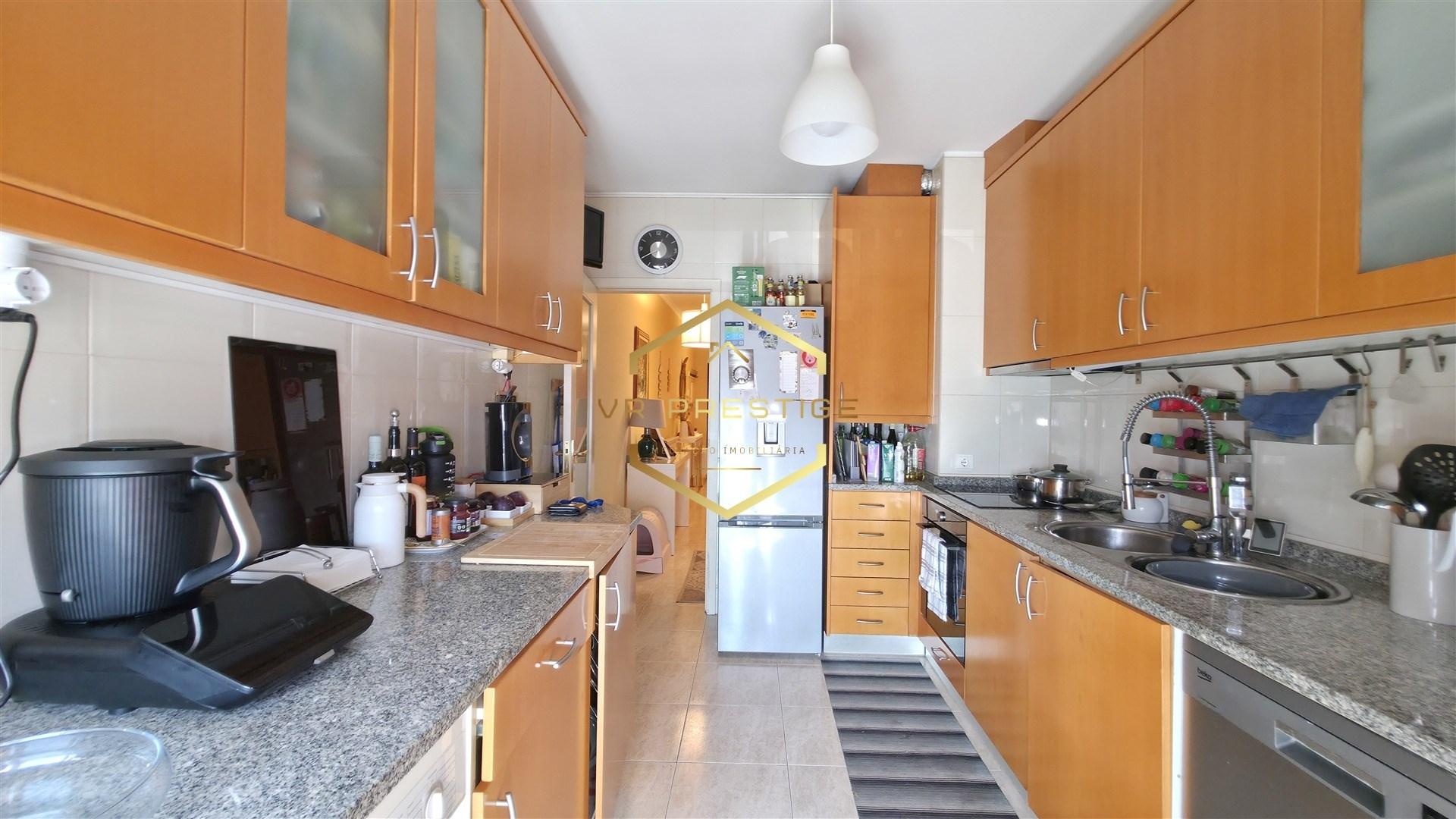 Apartamento T2 com Garagem, Arrumos e Excelente Localização – Póvoa de Varzim
