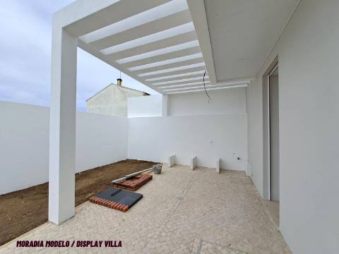 Moradia V4 com vista para o rio São Domingos