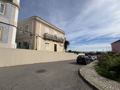 Prédio no Beato com vista para o Rio Tejo