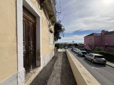 Prédio no Beato com vista para o Rio Tejo
