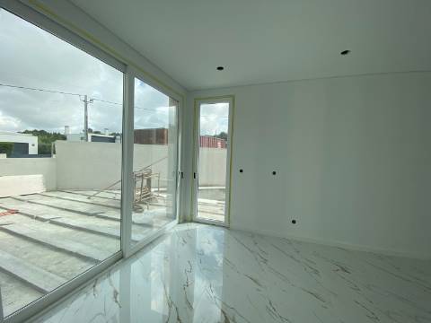 Moradia T3 com piscina e jardim a 5 minutos das Praias