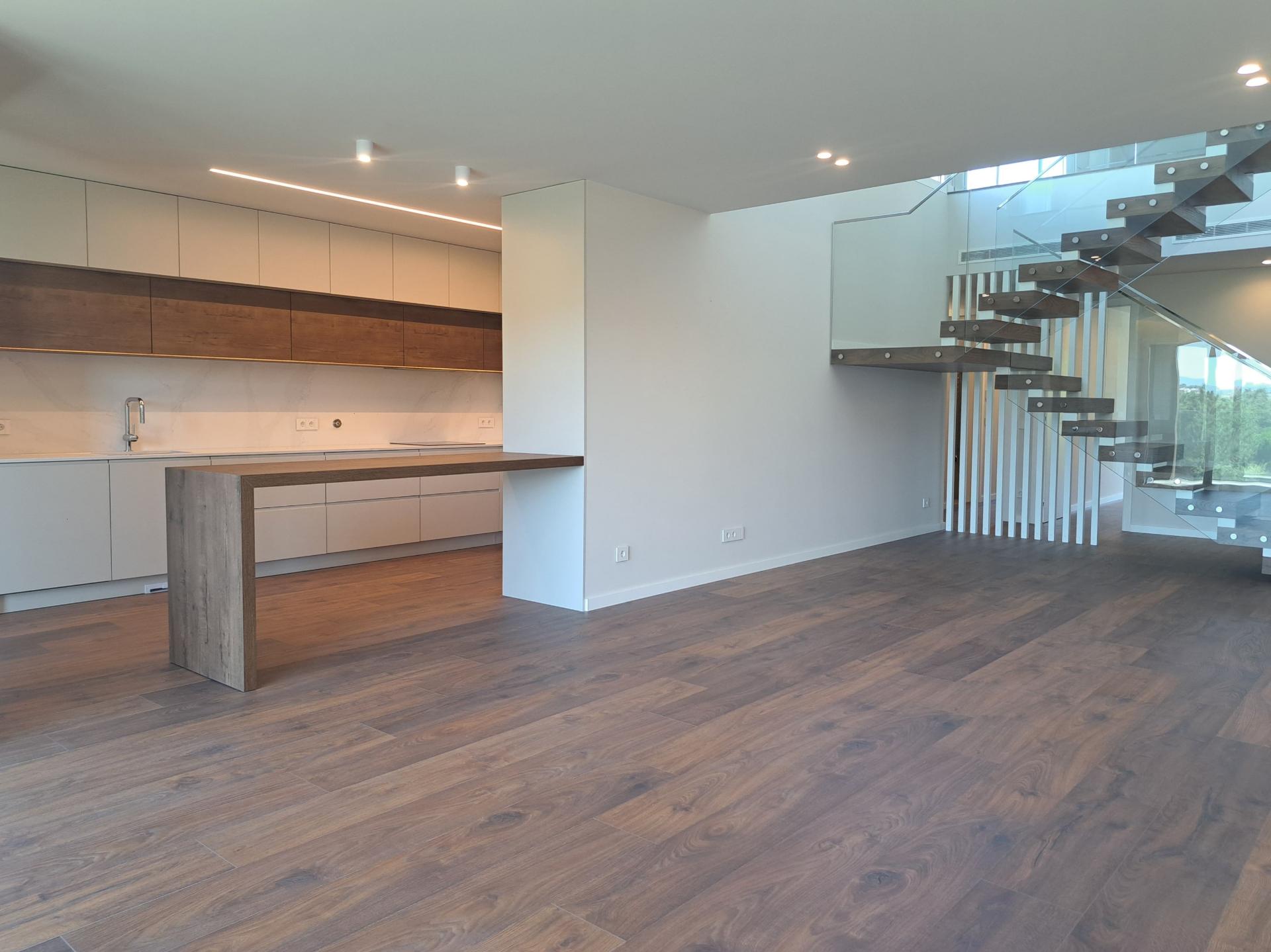 Apartamento T3 Duplex na cidade de Leiria com 3 suítes e vista para a cidade e castelo