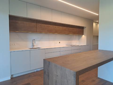 Apartamento T3 Duplex na cidade de Leiria com 3 suítes e vista para a cidade e castelo