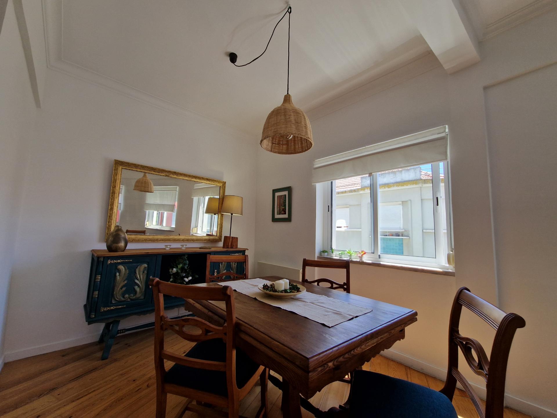Apartamento T2 na Graça mobilado com varanda