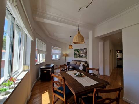 Apartamento T2 na Graça mobilado com varanda