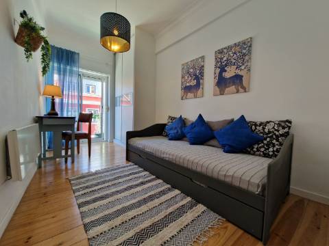 Apartamento T2 na Graça mobilado com varanda