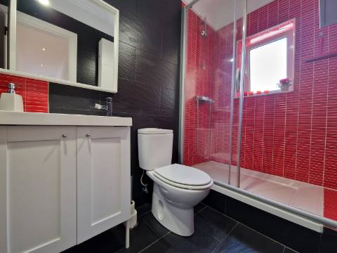 Apartamento T2 na Graça mobilado com varanda