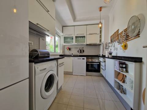 Apartamento T2 na Graça mobilado com varanda