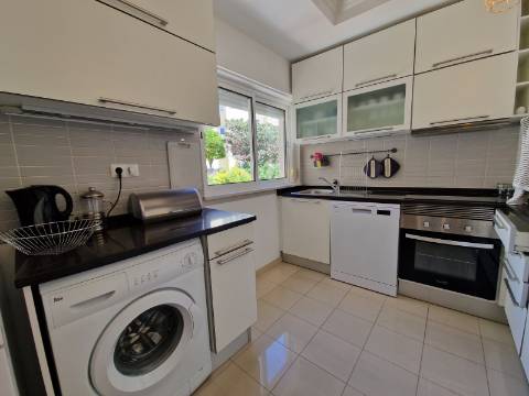 Apartamento T2 na Graça mobilado com varanda