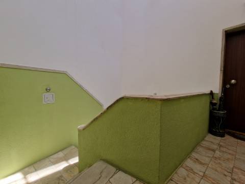 Apartamento T2 na Graça mobilado com varanda