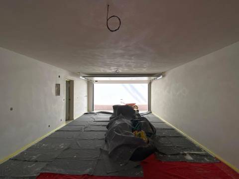 Moradia T2 com garagem e piscina junto à praia