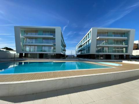 Apartamento T3 em condomínio de luxo em frente à praia