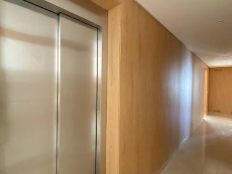 Apartamento T3 em condomínio de luxo em frente à praia