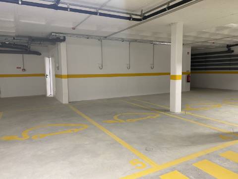 Apartamento T3 em condomínio de luxo em frente à praia