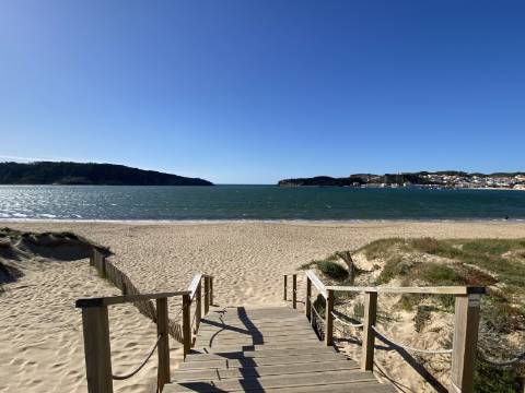 Apartamento T3 em condomínio de luxo em frente à praia