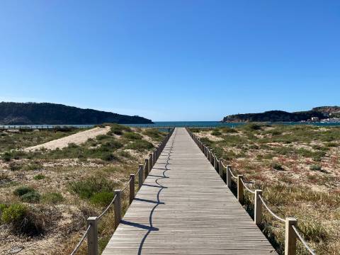 Apartamento T3 em condomínio de luxo em frente à praia