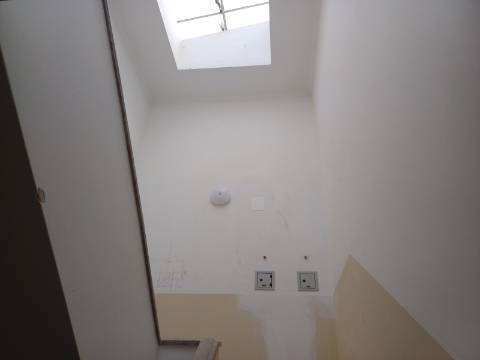 Excelente prédio renovado com 10 fracções, loja e garagem, Benfica