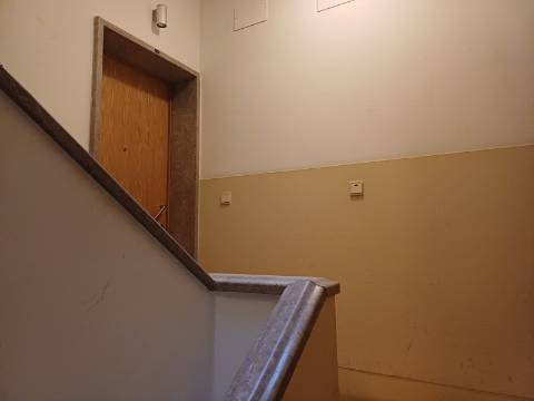 Excelente prédio renovado com 10 fracções, loja e garagem, Benfica