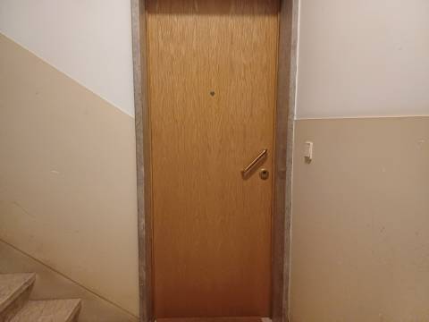 Excelente prédio renovado com 10 fracções, loja e garagem, Benfica