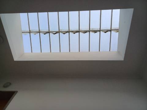 Excelente prédio renovado com 10 fracções, loja e garagem, Benfica