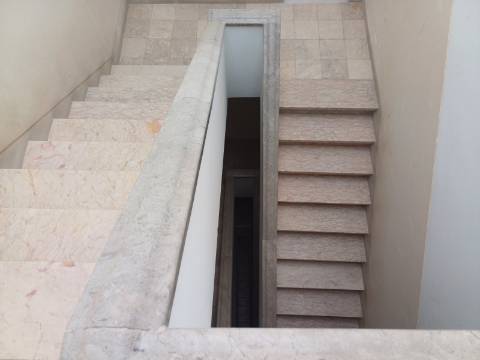 Excelente prédio renovado com 10 fracções, loja e garagem, Benfica